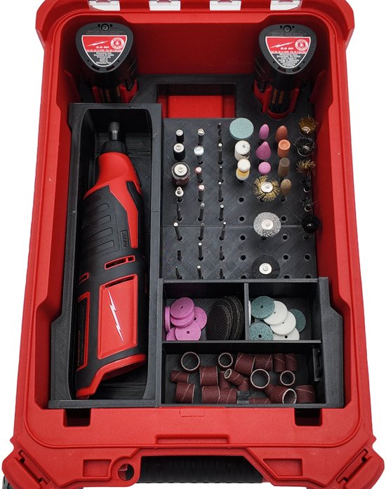 Rode Packout koffer met een compleet zwart interieur, met roterend gereedschap, accu's en accessoires.