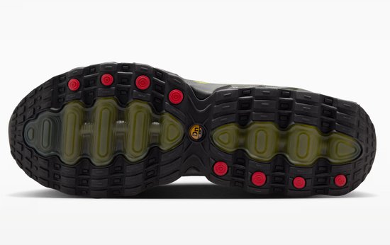Zool van donkergroene Nike Air Max sneaker met gele en rode accenten.