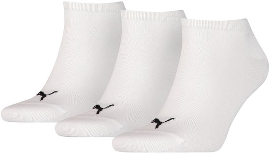 Trois chaussettes blanches basses avec logos Puma noirs.