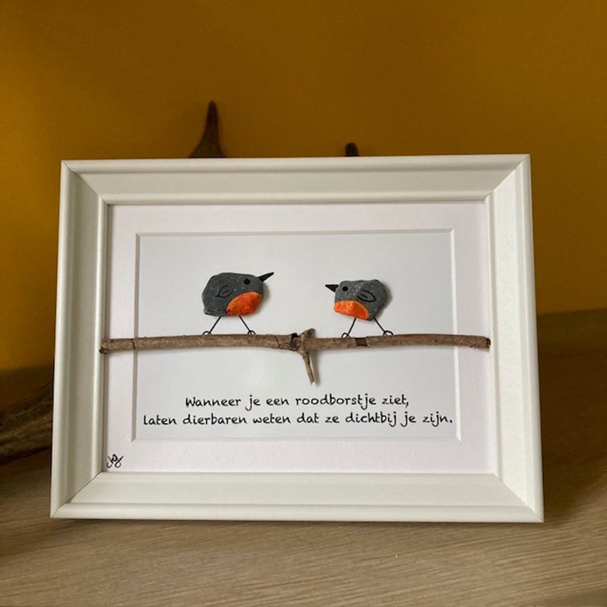 Schilderijtje 3D. Wanneer je een roodborstje ziet, laten dierbaren weten dat ze dichtbij je zijn. 16 x 21 cm.