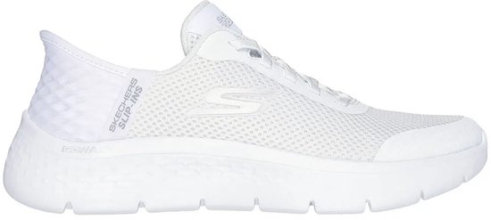 Witte Skechers GO WALK FLEX sneaker, zijkant zichtbaar, met ademende mesh en golfpatroon op de hiel.