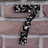 Huisnummer Arial 7 zwart met bloemen - Maat: Middel (15 cm) - zelfklevend - Huisnummerbord -