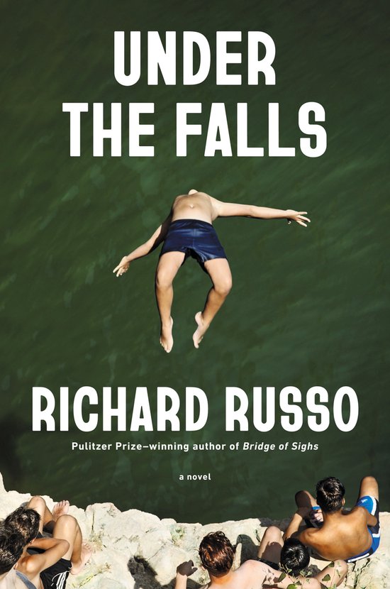 Boekcover met de titel "UNDER THE FALLS" van RICHARD RUSSO. Een man springt in het water, met een groep kijkers op de voorgrond.
