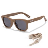 Taupe bruine zonnebril met donkergrijs glas en beige elastiek.