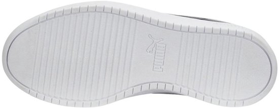 Onderkant van een donkerblauwe sneaker met witte lijnen en Puma logo.