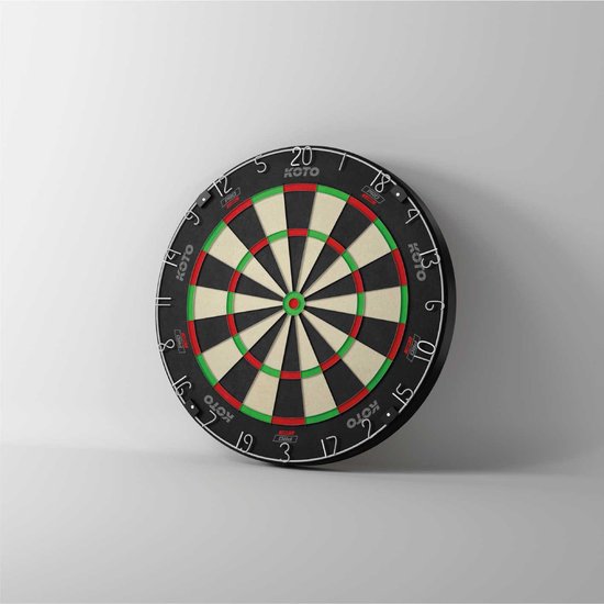 Klassiek dartbord met zwarte en beige segmenten, op een lichte achtergrond.