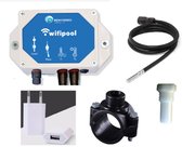 Wifi zwembad module met temperatuur, niveau en flow sensoren, zwarte kabel, klem en witte adapter.