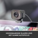 Gros plan d'une webcam Logitech StreamCam avec une façade en tissu et une lentille en verre.
