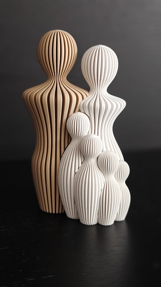 Modern Familie Beeldje met 4 Kinderen – Beige & Wit – 14,5 cm – Abstract en Minimalistisch Desig