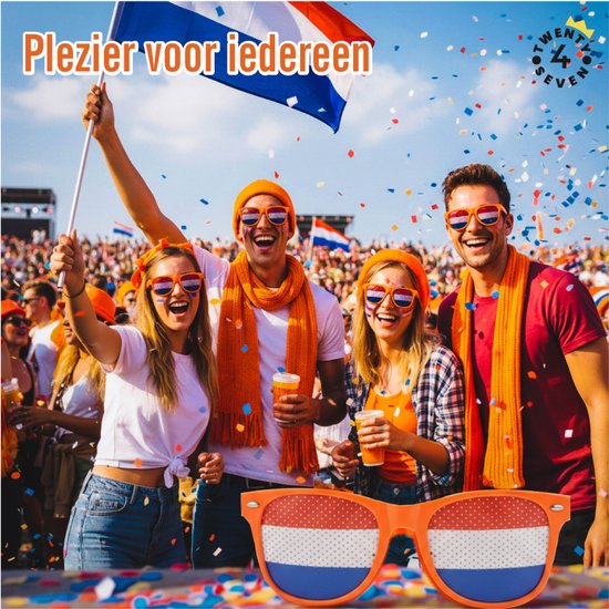 Vrolijke menigte met oranje sjaals en zonnebrillen met Nederlandse vlagprint. Confetti valt.