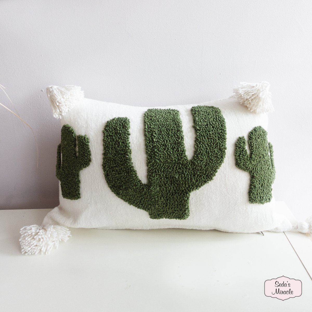 Marokkaans Berber pompom kussen met cactus, wit