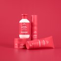 Vier rode Wella Invigo Color Brilliance haarverzorgingsproducten: shampoo, masker, conditioner en spray.