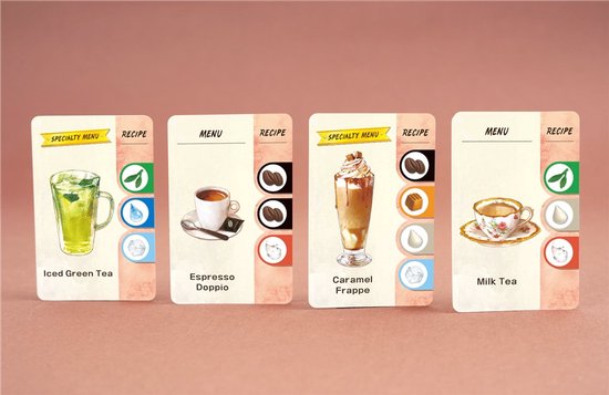 Vier kaarten met recepten voor koffiedrankjes: Iced Green Tea, Espresso Doppio, Caramel Frappe en Milk Tea.