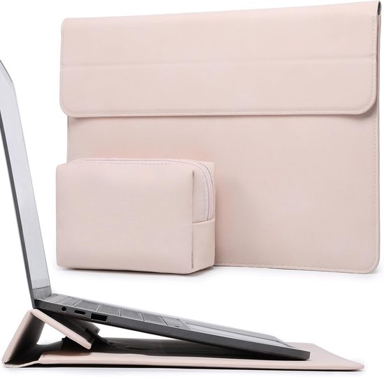 Housse d'ordinateur portable rose pâle avec une pochette assortie. Un ordinateur portable est placé dans la housse, qui sert de support.