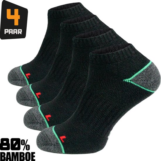 Vier zwarte sneaker sokken met grijze en groene accenten. Text: '4 PAAR' en '80% BAMBOE'.
