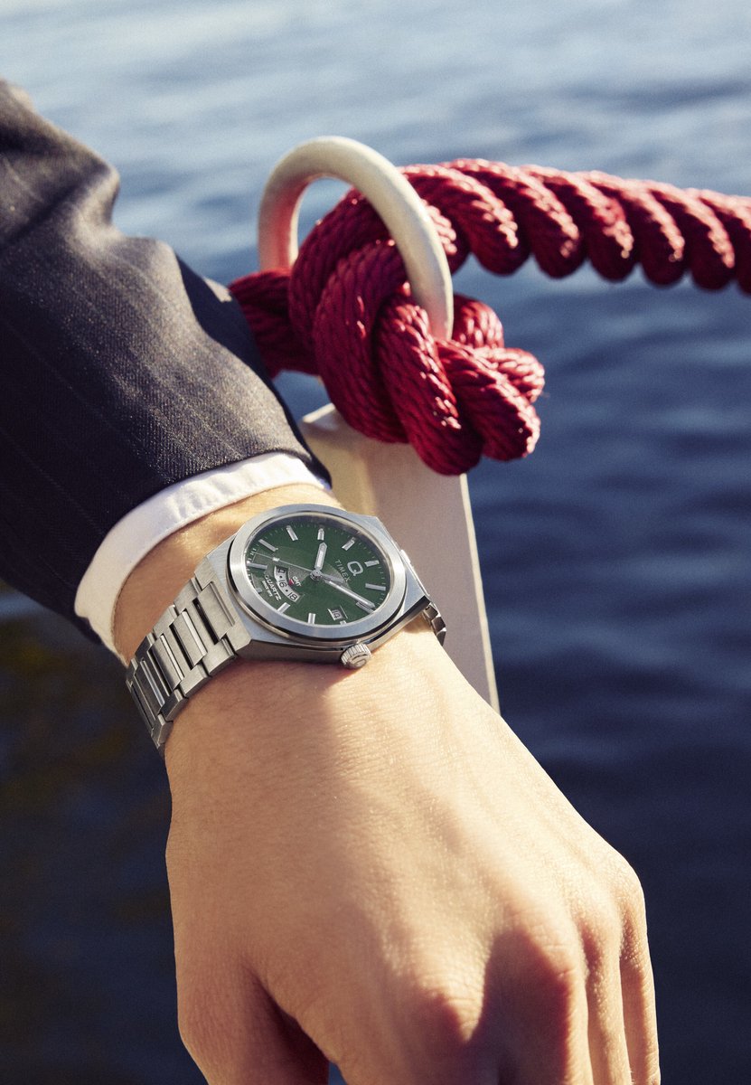 Timex Q Timex Continental Gmt Quartz Analoog Horloge Silver Tone Kast: 100% Roestvrij Staal | Armband: 100% Roestvrij Staal 39 mm TW2Y24800AJ