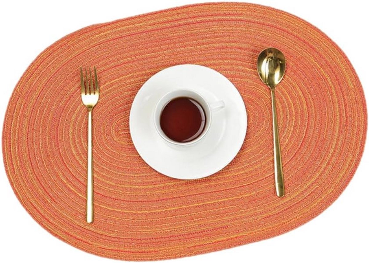 Set van 6 Ovale Placemats Hittebestendig Antislip en Afwasbaar Gevlochten Tafelmatten
