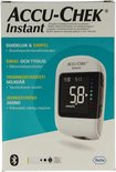 Verpakking van de Accu-Chek Instant bloedglucosemeter, met witte meter met zwart display.