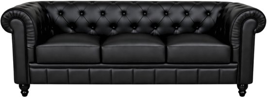 Zwarte lederen chesterfield bank van voren, met drie zitplaatsen.