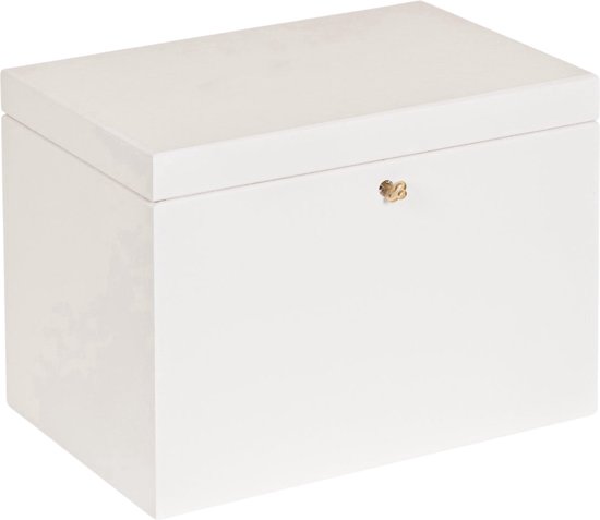 Witte houten kist met een gouden slotje, studio-opname.