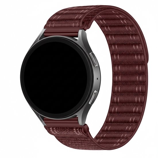 Donkerrode nylon horlogeband met klittenbandsluiting om een smartwatch.