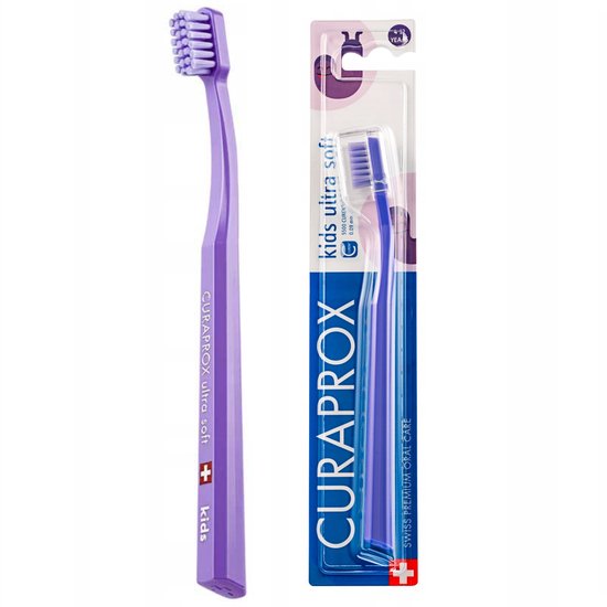 Paarse Curaprox kinder tandenborstel in verpakking.