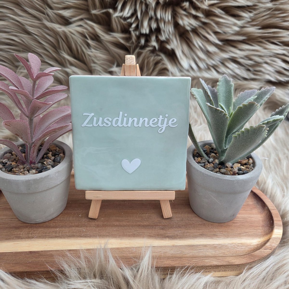 CreaCraft Robuust Wenstegeltje – Zusdinnetje – 10x10 cm – Lief Cadeau voor Zus of Beste Vriendin – Stijlvolle Wanddecoratie met Betekenis – Trendy nu – Decoratief Tegeltje met Standaard – Cadeau Idee Mintgroen/Wit