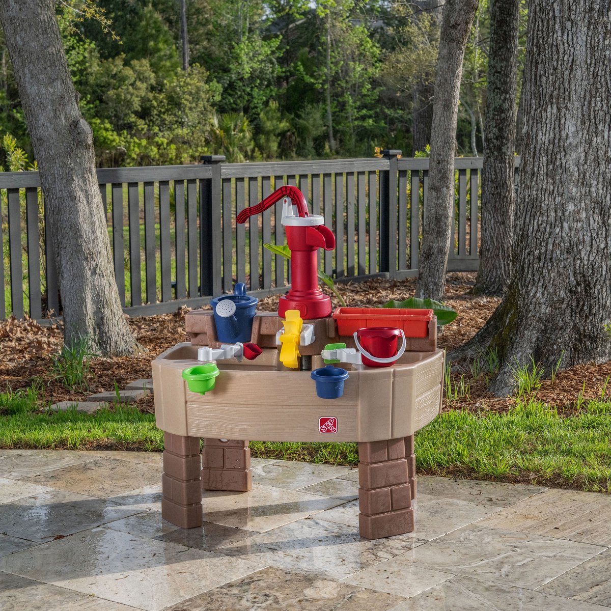 Step2 Pump & Splash Discovery Watertafel – Met waterpomp en 8 accessoires – Waterspeeltafel voor peuters – Buiten speelgoed vanaf 2 jaar – Activiteitentafel met water voor de tuin / buiten — afbeelding 2