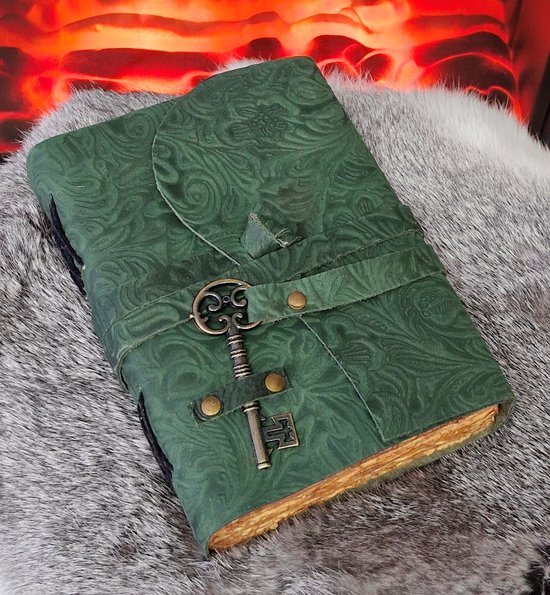 Leren Dagboek met Bloemen reliëf en Sleutel - Leren Dagboek - Notitieboek - Schrijfboek - Journal - Schetsboek - Notebook - Handgemaakt Vintage - 18cm x13cm x 4cm