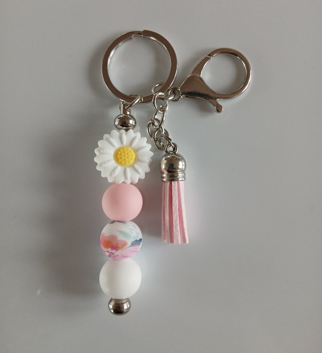 Sleutelhanger, tashanger met kralen en kwastje | roze, wit