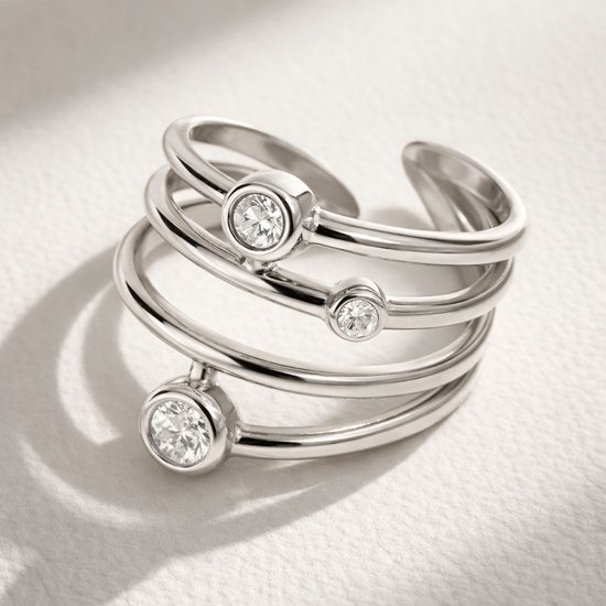 Lundholm Luxe Ring Dames Zilver Kleurig met Rhinestones Steentjes - Premium Stainless Steel - Verstelbare Ring One Size - Alexia Serie - Cadeau voor Vrouw - Scandinavisch Design