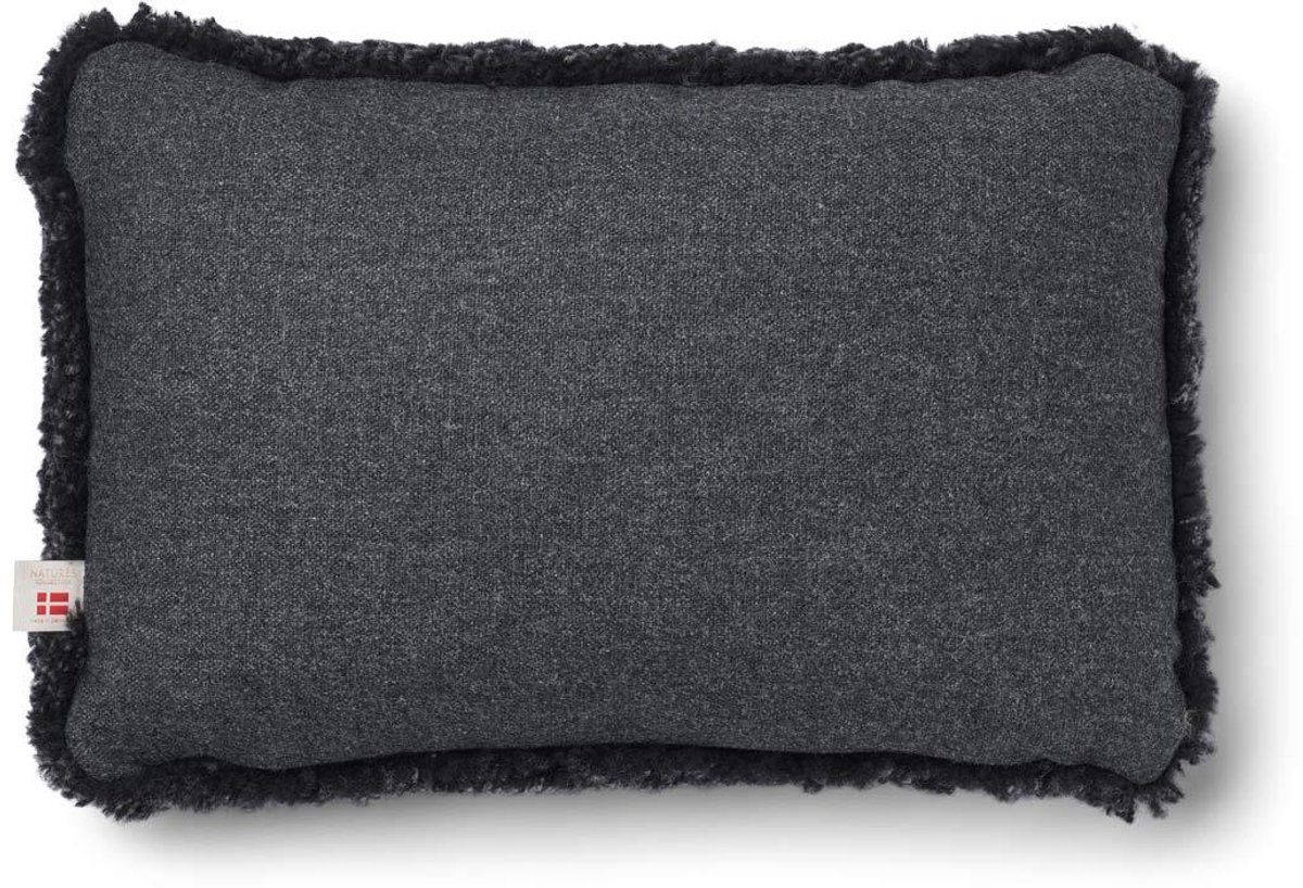 Sheepskin House Kortharig Schapenvacht Kussen - 34x52 cm Charcoal/Anthracite
