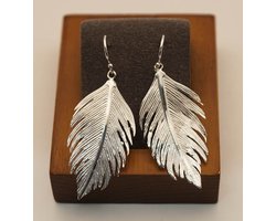 Zilveren oorhangers van veer - sterling zilveren veren oorbellen - lange oorbellen van een veer - modern oorbellen van 925 zilver - luxe zilveren oorbellen - oorbellen van een natuur item - cadeau tip voor vrouwen