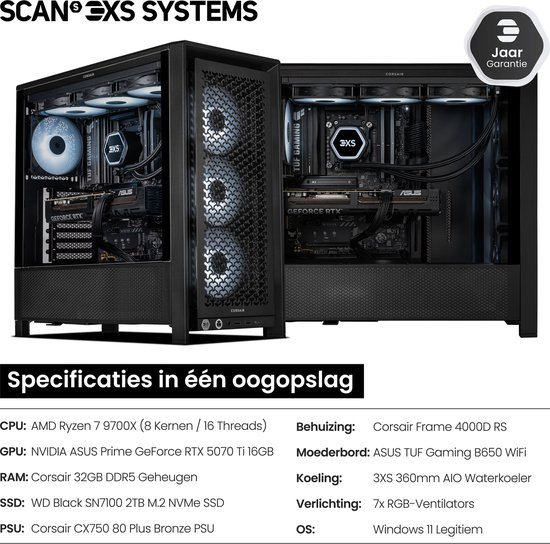Zwarte gaming PC met verlichte ventilatoren en "Specificaties in één oogopslag" tekst. Bevat "SCAN®EXS SYSTEMS" logo.