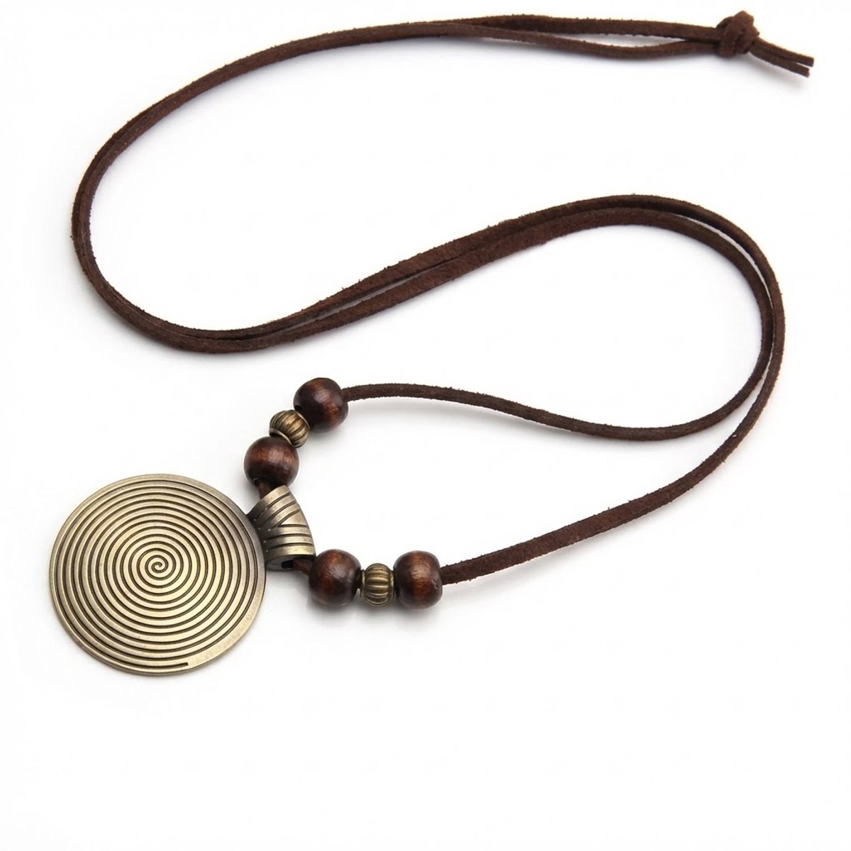 Boho dames ketting met spiraalvormige hanger – verstelbaar koord met houten kralen en bronzen details