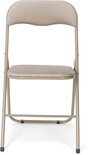 Une chaise pliante en velours taupe avec un dossier incurvé et un cadre en métal, vue de face.