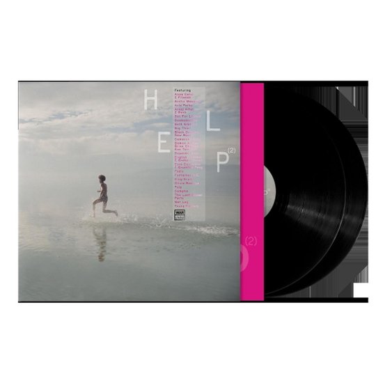LP hoes met 'HELP(2)' artwork, met een kind dat door het water rent. Naast de hoes ligt een zwarte LP.