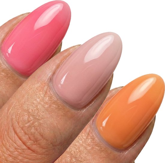Close-up van drie vingernagels met Velura nagelbouwgel: pink, oudroze en oranje.