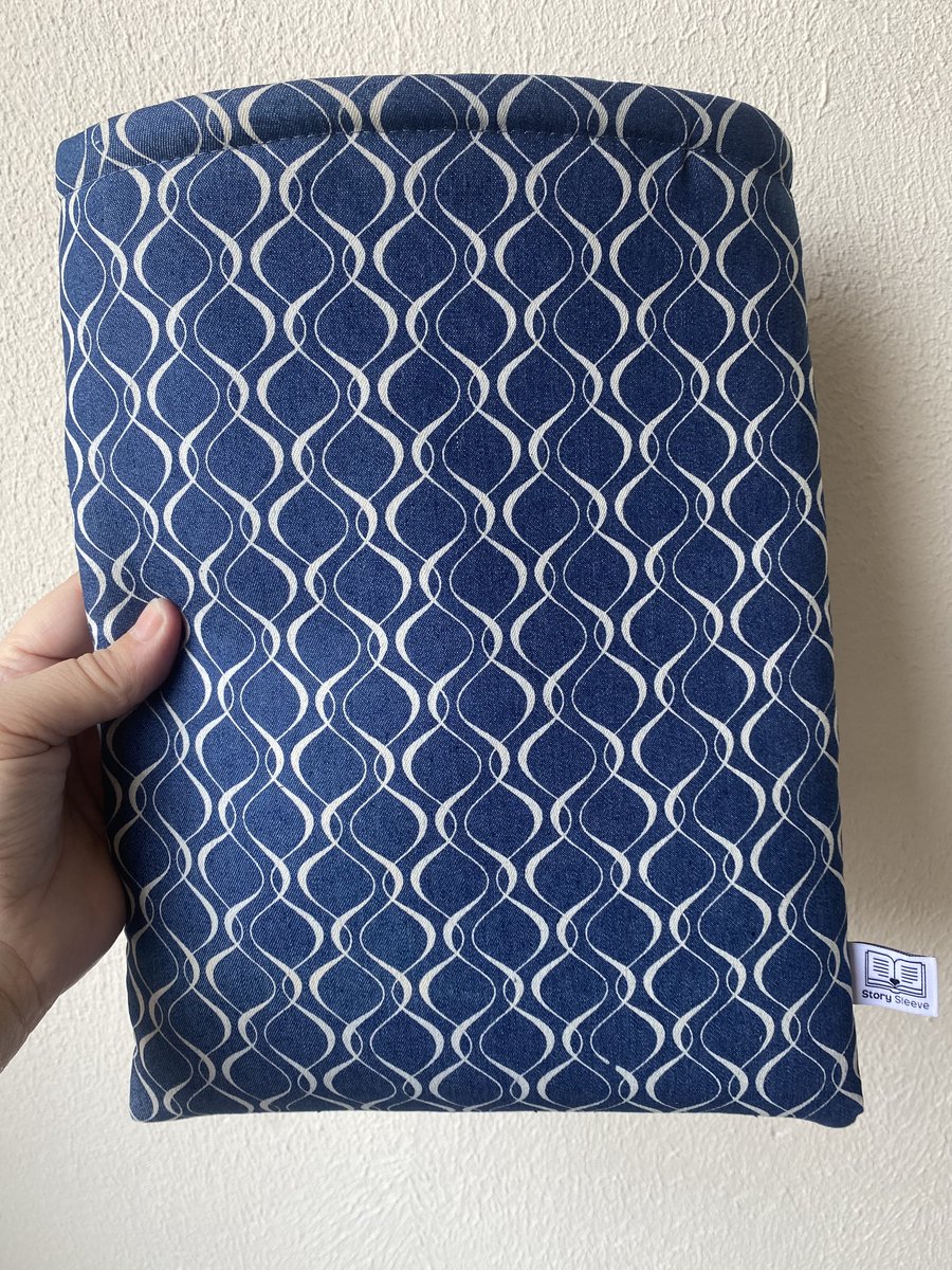 Story Sleeve - Book Sleeve / Tablet Sleeve Blue Harmony - 32 x 25 cm - Ook geschikt voor IPad / Tablet - Boekenhoes - Boekbeschermer - Boekhoes - Booksleeve - Voor boek