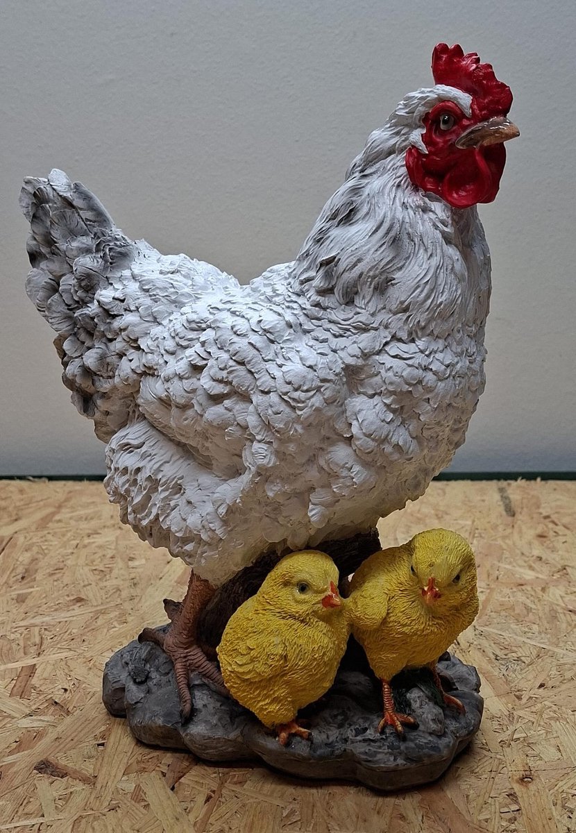 Sfeervol Tuinbeeld Witte Kip met Kuikens - Polystone - 33 cm Hoog - Decoratie - Woonaccessoires - Beeld