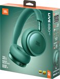 Verpakking van de groene JBL Live 680NC draadloze koptelefoon met productafbeelding.