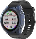 Zwart Garmin Fenix smartwatch met een blauw transparant TPU hoesje. Het scherm toont "145" en "6:48".
