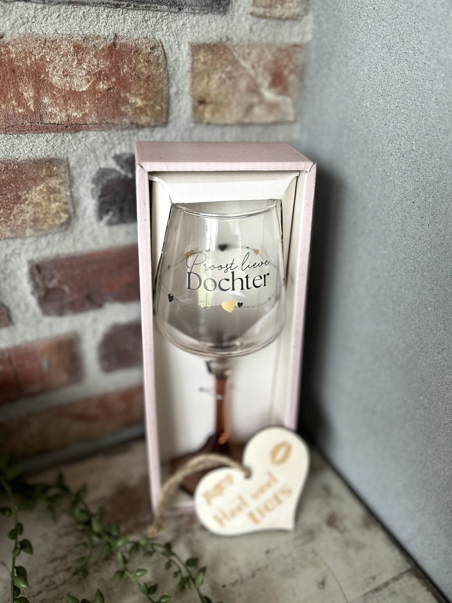 Creaties van Hier - Cadeau pakket Wijnglas met de tekst Dochter met houten hartje - 21 x 8,2 cm - Glas