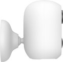 Zijaanzicht van een witte eufy camera op een witte muurbevestiging, met lens en flitser zichtbaar.