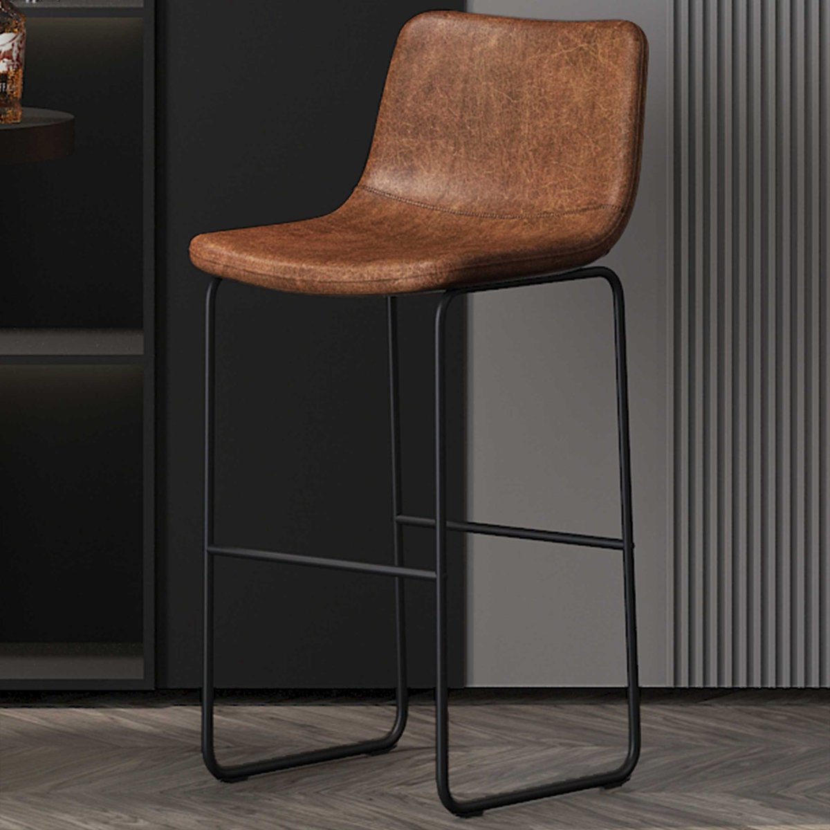 Rousseau Barstoel Mancia Cognac – Rousseau – Zithoogte 72 cm – PU Kunstleer – Zwart Metalen Sledeframe Bruin
