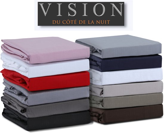 Gestapelde hoezen in verschillende kleuren, waaronder rood, roze, grijs en blauw.