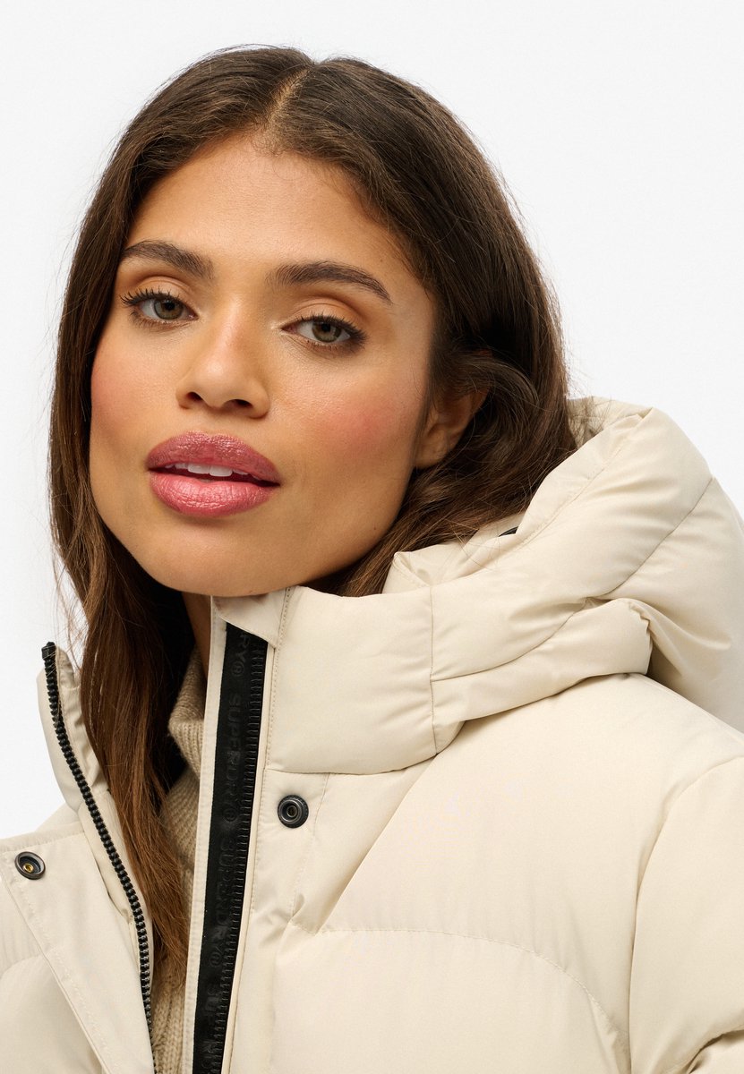 Superdry Sportieve Halflange Gewatteerde Jas Met Capuchon Dames Gewatteerde jassen Oat Bran