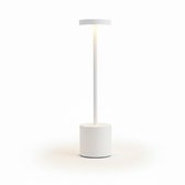 Witte tafellamp met ronde voet en staaf, geïsoleerd op een witte achtergrond met schaduw.