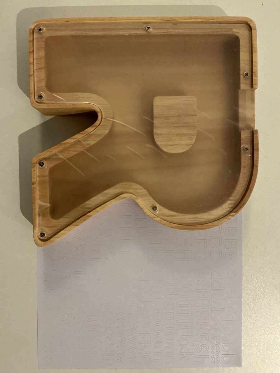 SPAARPOT HOUT LETTER R
