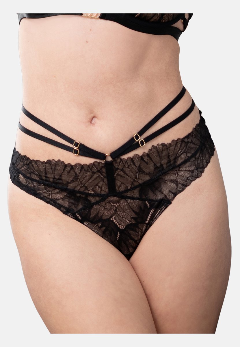 String FEMFATALE